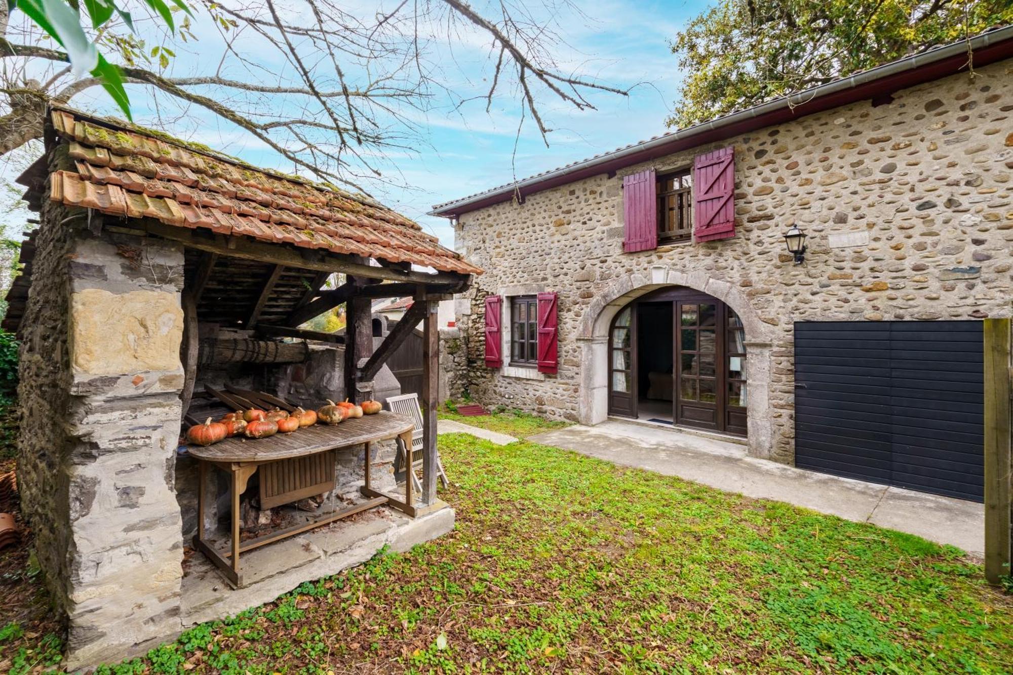 La Petite Maison - Avec Piscine Partagee Βίλα Osserain-Rivareyte Εξωτερικό φωτογραφία